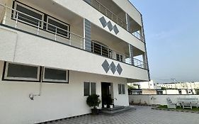 Truelife - Bhavya Manor - Breakfast Included - 2500 Sft Modern Homes With Garden - Panorama Tirumala Mountain View - Peaceful Location - Fast Wifi - Many Restaurants Nearby - Large Hall, Ac Bedrooms, Kitchen - Android Tv - Top Service With Lots Of Lo